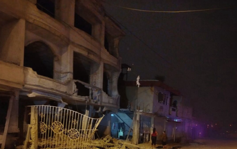 Restos de una vivienda tras la explosión registrada la madrugada del domingo en Santa Rosa, El Oro.