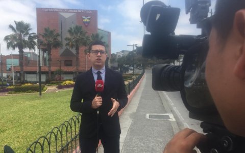 Navas ha laborado en varias cadenas, tanto como reportero como comentarista y relatos de fútbol.