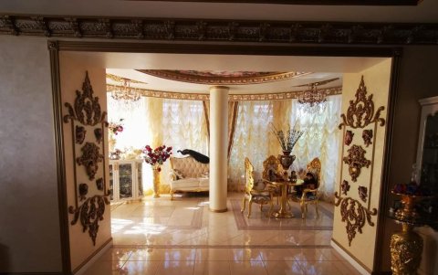 Otro ambiente interior de la mansión del exjefe de la policía rusa que fue condenado a 20 años de cárcel por corrupción.