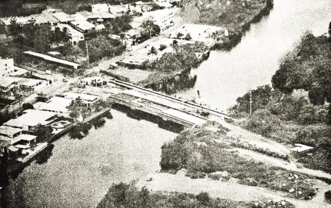 En 1980 se construyó el puente que va de la vía Carlos Plaza Dañín, en el sector de Policentro, a Urdesa norte. Imagen cedida por César E. Castillo Delgado a Guayaquil 2020.