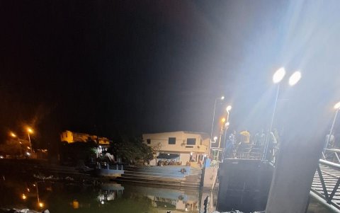 Así quedaron algunas embarcaciones y motores en el muelle de Puerto El Morro: en cenizas y calcinadas.