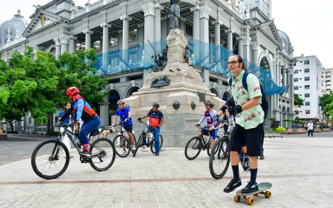 Voluntarios partieron desde la Plaza de la Administración.