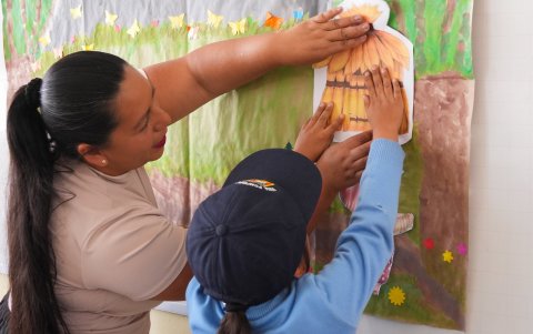 Las propuestas para mejorar el sistema educativo de Ecuador incluyen varios aspectos, entre ellos infraestructura, docencia, capacitación, etc.