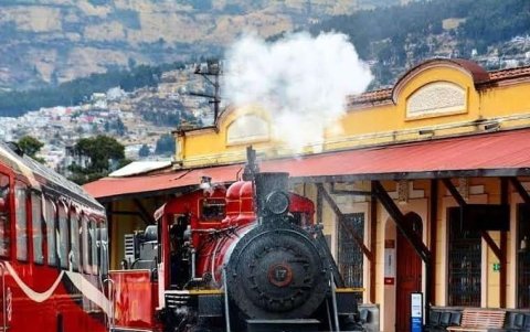 Alausí aporta con la riqueza de su patrimonio ferroviario.