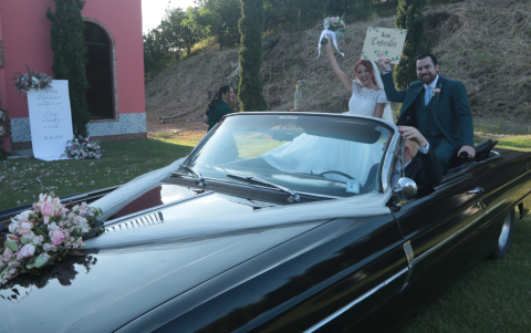 Juan Carlos y María Leonor llegaron en un precioso auto clásico.
