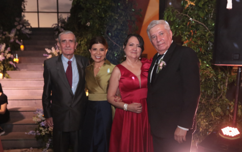Los padres de los novios, Eduardo Terán, Alida Alza, Liz Baquerizo de Díaz y Fernando Díaz.