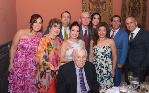 Silvia Nevárez, Cecilia de Santos, Christian Santos, Beanna de Santos, Eduardo Terán, Martha de Velasco, Lorena de Santos, Javier Velasco, Luis Fernando Santos y Roberto Santos Dito.