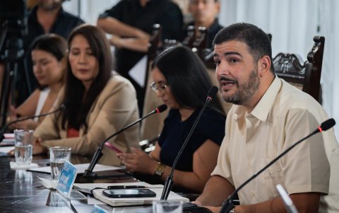 El alcalde Aquiles Álvarez, durante la sesión de Concejo donde se eligió a la nueva vicealcaldesa de Guayaquil.