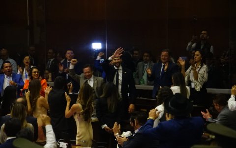 El asambleísta del oficialismo Niels Olsen preside la Asamblea Nacional.