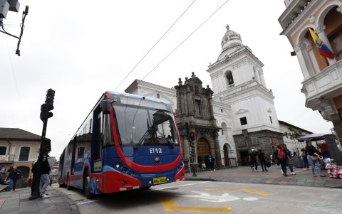 El alcalde Muñoz ha defendido la compra de los 60 trolebuses eléctricos y ha calificado como un