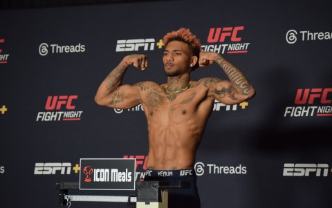 Michael Morales en el pesaje este 16 de mayo.