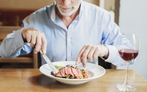 Se recomienda comer carne de res durante la andropausia.