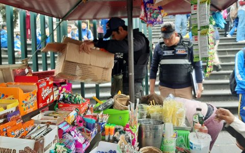 Las gelatinas con licor eran comercializadas cerca de los establecimientos educativos.