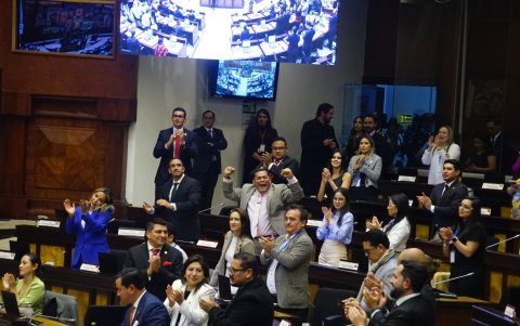 El oficialismo celebró la aprobación de su moción para conformar las 15 comisiones especializadas permanentes de la nueva Asamblea Nacional.