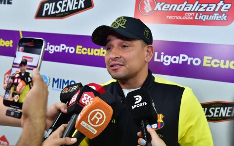 Mario Pineida en rueda de prensa.