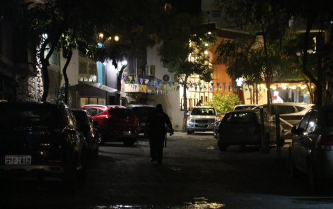 El callejón Magallanes, en la Zona Rosa ha lucido durante mucho tiempo apenas alumbrado por las luces de la Plaza Lúdica y del Espacio Muégano Teatro.