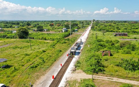 Los trabajos de la vía El Morro - Playas se han retrasado por la falta de asfalto.