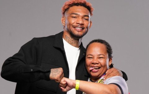 Michael Morales celebró la victoria junto a su madre, Katty.