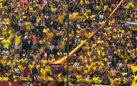 José Contreras salió en camilla.