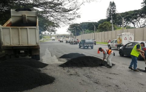 No es la primera vez que se ejecutan trabajos de mantenimiento sobre el Puente de la Unidad Nacional. El año pasado hubo varios trabajos en el sitio.