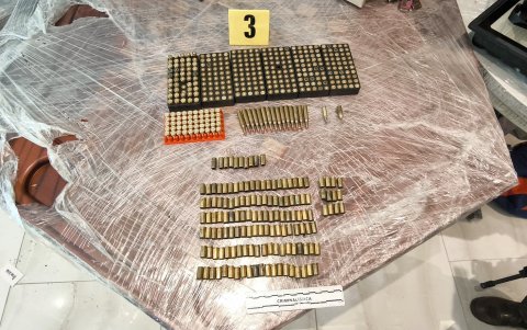 Las fuerzas militares descubrieron un importante lote de armas y municiones