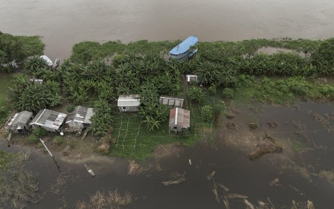 Se observa desde el aire una zona inundada este domingo en la comunidad de Boca do Supiá, en la ciudad de Manacapuru (Brasil).