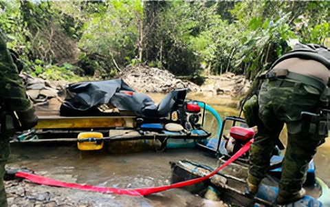 Los militares encontraron dos excavadoras, dos clasificadoras de material pétreo, dos dragas y dos bombas de agua.