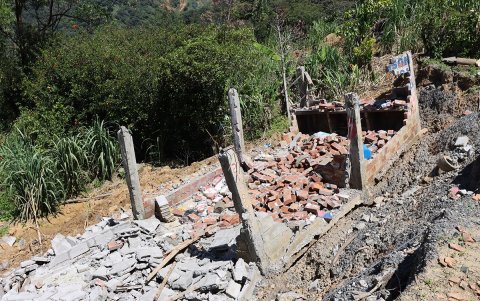 El fuerte invierno ha dejado viviendas dañadas en Loja.