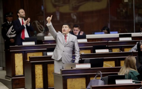 Milton Aguas Flores, asambleísta por el movimiento ADN, por Galápagos, criticó a los legisladores correístas por no apoyar con sus votos al asambleísta por RC, Sergio Peña Veloz.