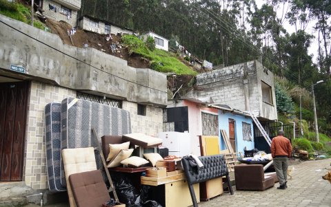 Los moradores lograron rescatar los enseres. Las familias serán trasladadas a los albergues del Municipio.