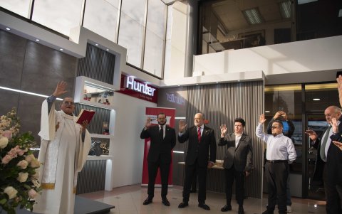 El evento inició con la bendición del centro.