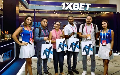 Un grupo de socios disfrutando del evento.