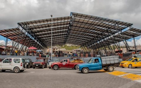 La plaza Canadá alberga a 264 comerciantes formales.