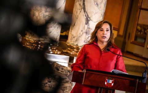 La presidenta peruana, Dina Boluarte, ha solicitado al Congreso permiso para viajar a la posesión de Noboa