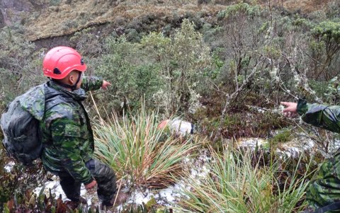El cuerpo sin vida fue encontrado en una hondonada de 700 metros de profundidad.