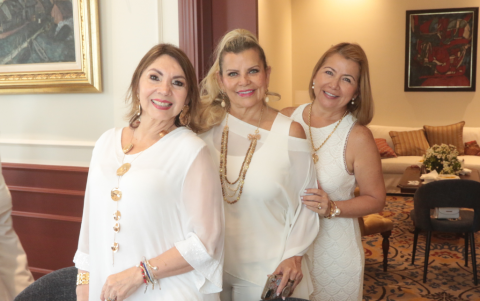 Patty Hidalgo, Jessica Quiñones y Jacky González de Chang.