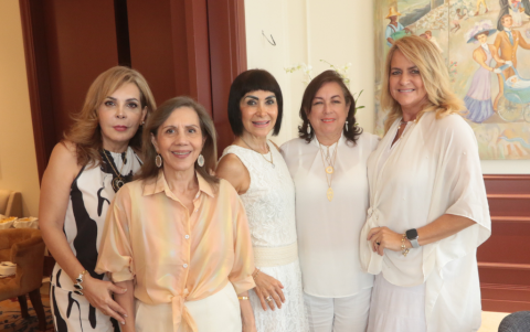 Gaby Pileggi, Cinthya Dolberg, Gioconda Bacigalupo, Elsita Zevallos y Nony Gonzenbach.
