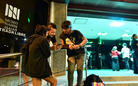 Jóvenes artistas, y aficionados, se reunían en el Nahím Isaías para hacer comunidad.