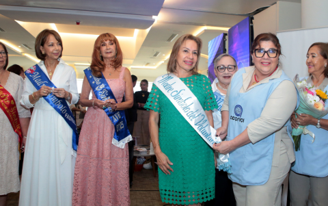 Durante el encuentro, se eligió por sorteo a la Madre Símbolo. La ganadora fue Ethel Pinto. Le impuso la banda María Delia García, presidenta de Acorvol.