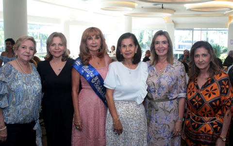 Grace de Morla, Quetita de Oneto, Norma de Barek, Magdalena de Peñaherrera, Verónica de Holguín y María Elena de Azar.