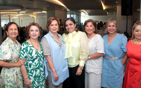 Isabel de Zambrano, Mariela de Muñoz, Carmen de Vásquez, Liliana de Constante, Sara Salazar, Fabiola de Aspiazu y Betty de Campaña.