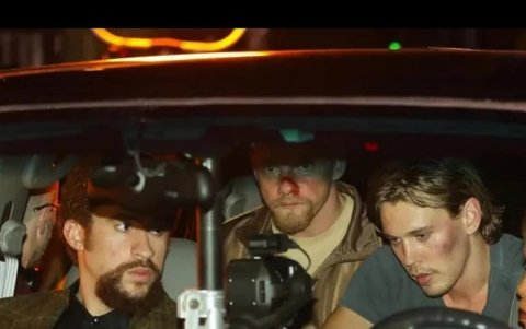 Bad Bunny y Austin Butler grabando una escena.