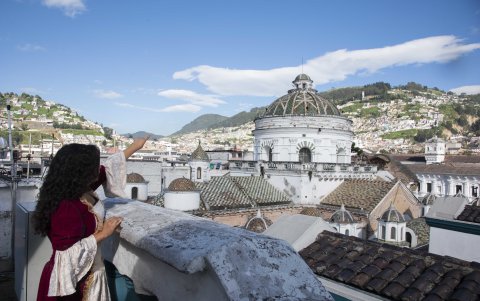 Desde las cúpulas de La Catedral son visibles el Panecillo y la Cima de la LIbbertad.