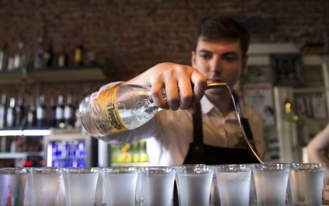 Cocteles de autor y shots de todos los sabores son algunas de las opciones para quienes quieren divertirse.