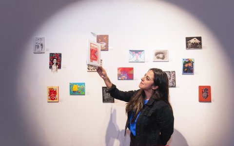 En Chinaski, el arte confluye con la música y la diversión.