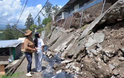 Moradores solicitan la construcción de muros de contención. Rechazan la colocación de geomantos y mallas.