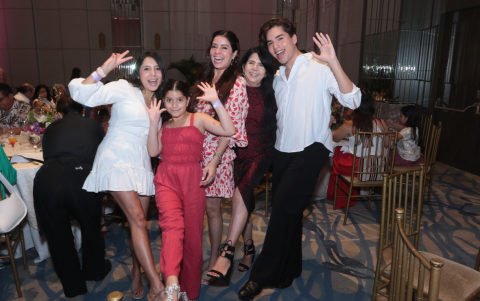 Doménica López, Mía Paula Tamayo, Adriana León, Janeth Suárez, Paul León.