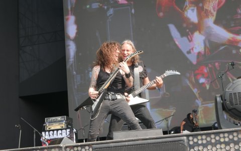 El guitarrista peruano Charlie Parra (izq.) se presentó junto a M.A.S.A.C.R.E. en el festival Vivo x el Rock de este año. En la foto, junto a Coqui.