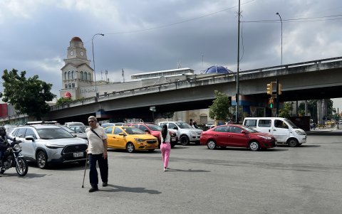 Peligro. Muchas calles que son altamente transitadas no cuentan con las señaléticas horizontales; los conductores no suelen respetar el espacio donde deben transitar los peatones.