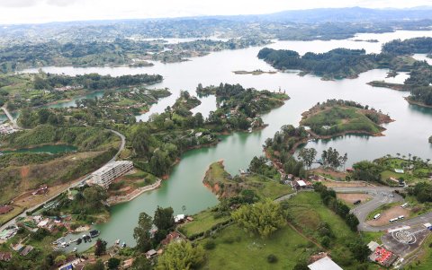 Vista panorámica de la Piedra del Peñol.